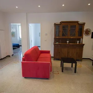 Di 5 Locali,8 Posti Letto Vista Mare Varazze